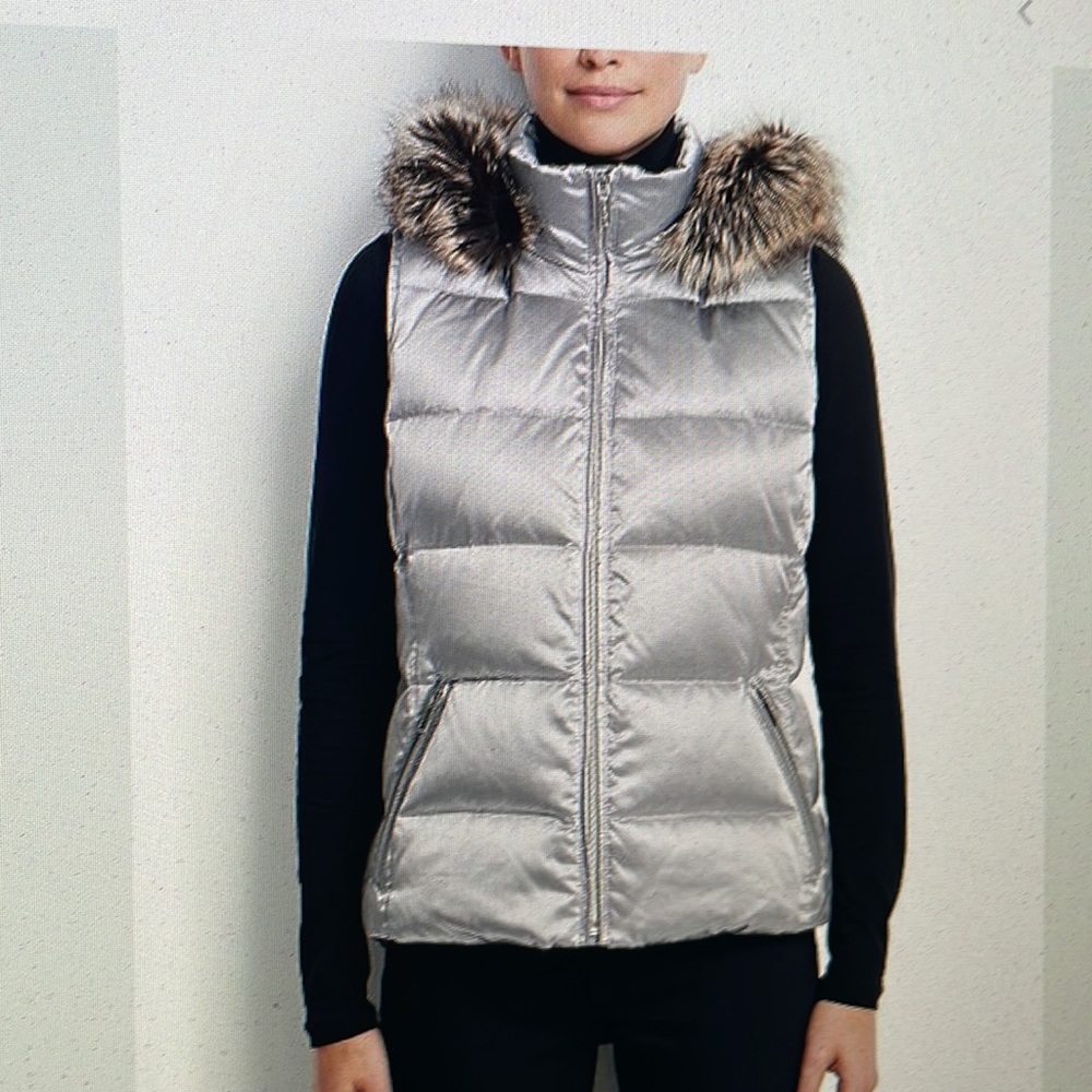Lands’End Silver puffer vest/ removable faux fur hood S